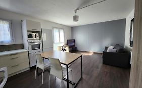 Le Pied A Terre Parisien - 77/94